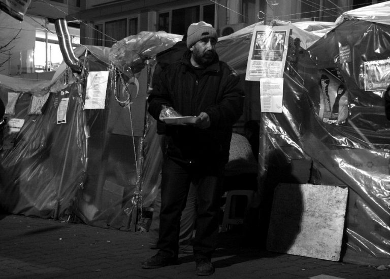 Muhalif Bir Söylem Aracı Olarak Belgesel Fotoğraf - A.Beyhan Özdemir 5 110602foto4TekelDirenisi