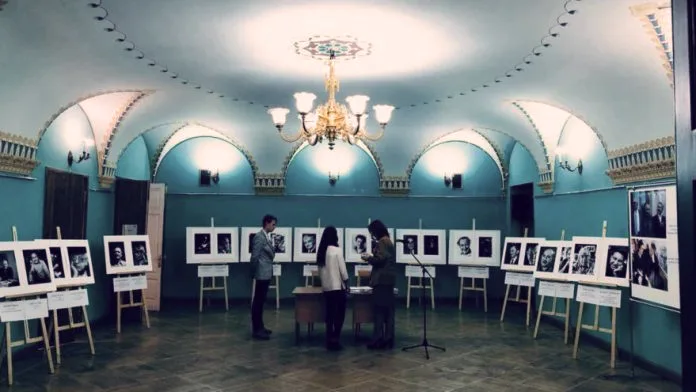 livaneli sergi 696x392 1 jpg