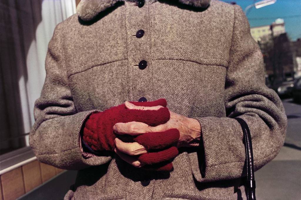 Analog Kamera One Red Glove 1975. Mark Cohen