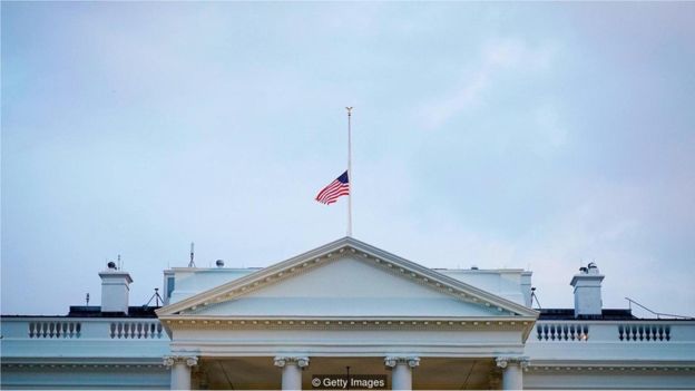 2018’e damga vuran 12 fotoğraf ve çağrıştırdıkları sanat eserleri 18 john mccain
