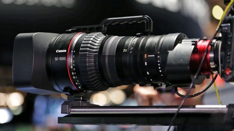 Cine Lensler ile Fotoğraf Lensleri Arasındaki Farklar Nelerdir? 7 maxresdefault 12