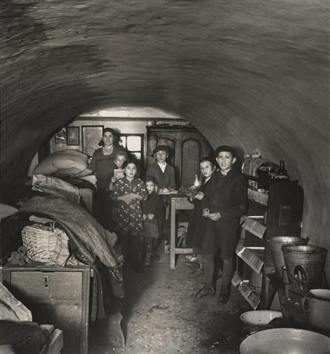 Roman Vishniac : Geçmiş ve Acı 5 55c9a8a30559e5a894e02499fdb68993
