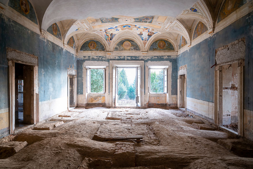 Roman Robroek : Terk edilmiş İtalyan freskleri 5 abandonedpaintingdrawing5 5c8aaa43ab39e 880