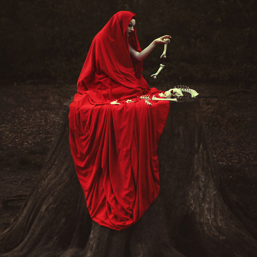 Stephanie Pearl : Dark Wonderland 11 Dark Wonderland Photography by Featured PurplePort Photographer Stephanie Pearl 5cacaaee5b668 880