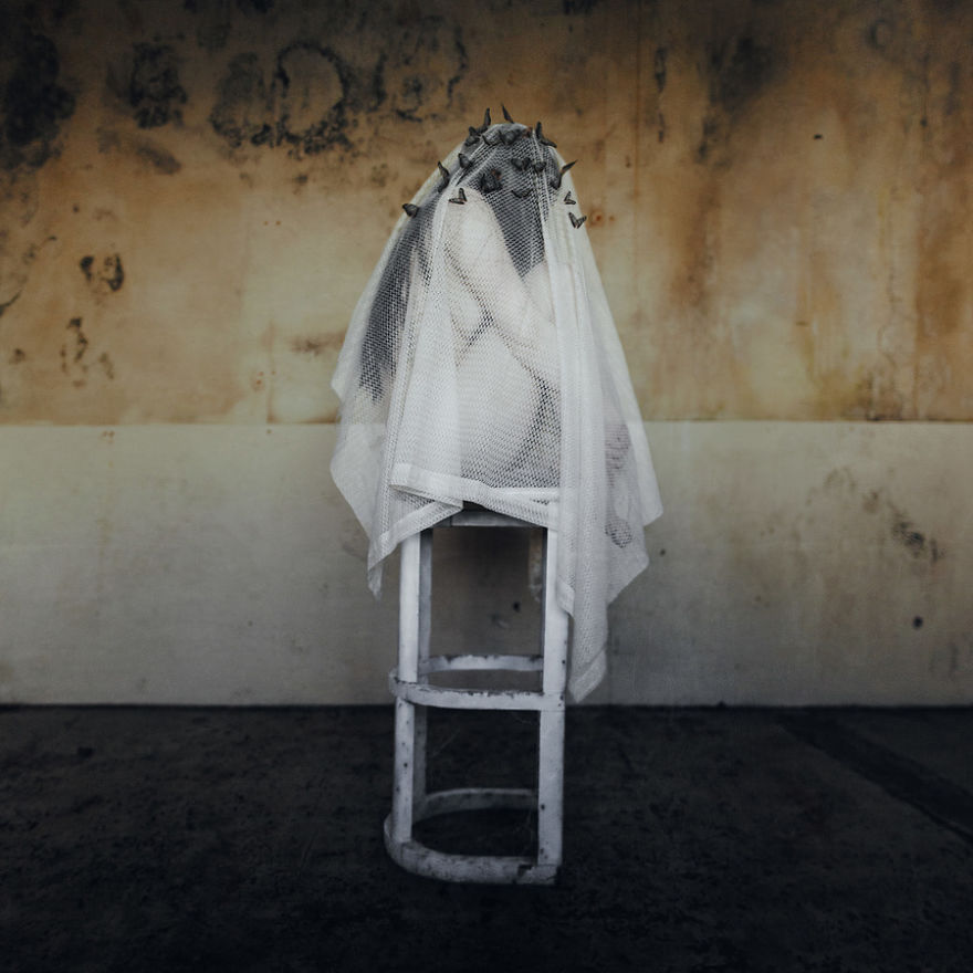 Stephanie Pearl : Dark Wonderland 12 Dark Wonderland Photography by Featured PurplePort Photographer Stephanie Pearl 5cacaaf76c2e6 880