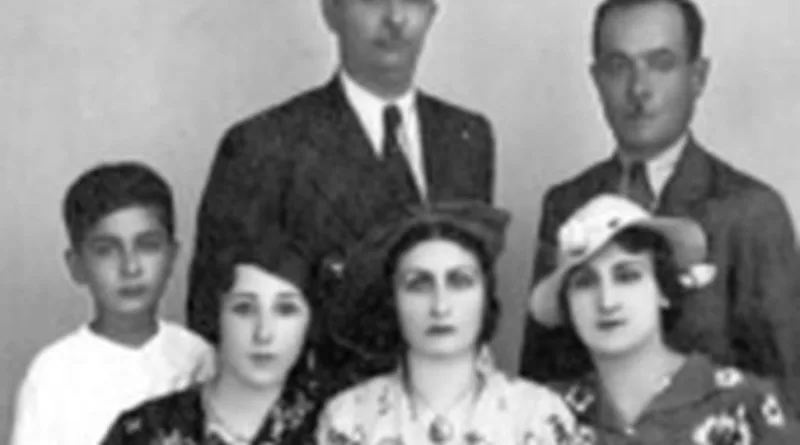 AİLE FOTOĞRAFLARI: AİLE BELLEĞİNİN KURGULANMASINDA FOTOĞRAFIN ROLÜNÜ ETNOGRAFİK YÖNTEMLE İNCELEMEK 1 aile fotoğrafları jpg