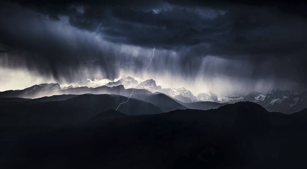 Kopie van NPOTY 2019 C05 68441 Landscapes winner A stormy day Ales Krivec