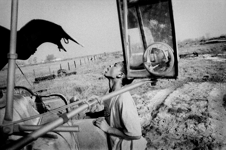Matt Black : Yoksullaştırılmış Hiçliğe Mahkum Edilmiş Halkların Fotoğrafçısı 2 001 cal187022