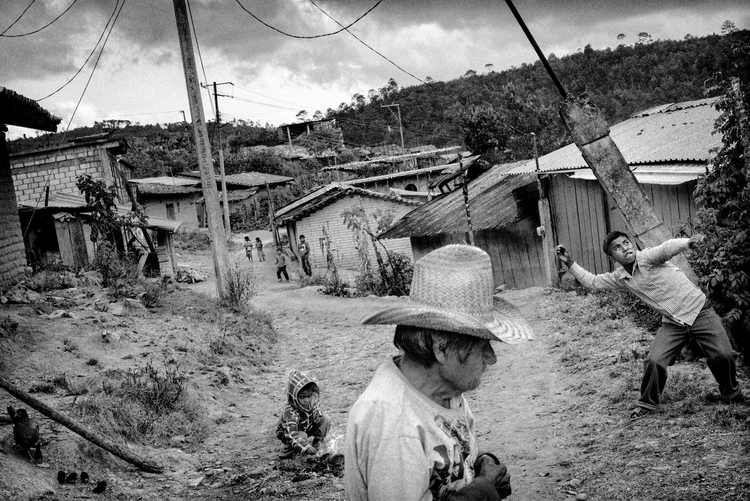 Matt Black : Yoksullaştırılmış Hiçliğe Mahkum Edilmiş Halkların Fotoğrafçısı 5 003 lah2012122717211500131