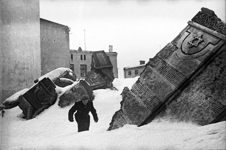 Henryk Ross : Gettoda Fotoğrafçı Olmak 5 0327 Lodz Ghetto Henryk Ross02 1000x666 768x511 1
