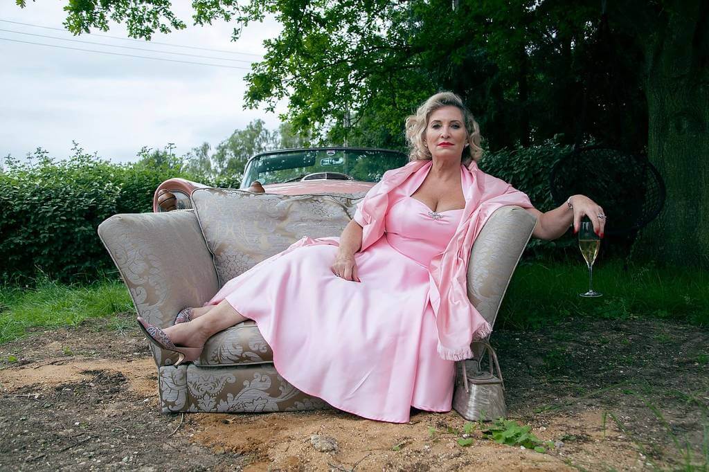 Ruby Steele : Kanepelerde Kadın Portreleri 4 Image01