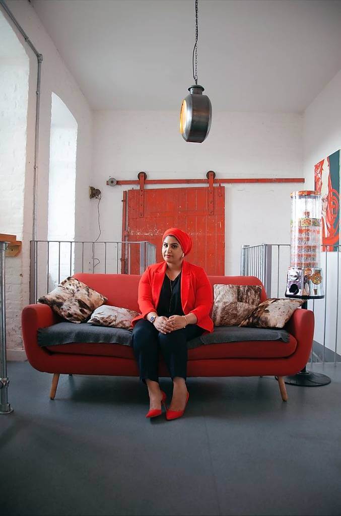 Ruby Steele : Kanepelerde Kadın Portreleri 7 Image04