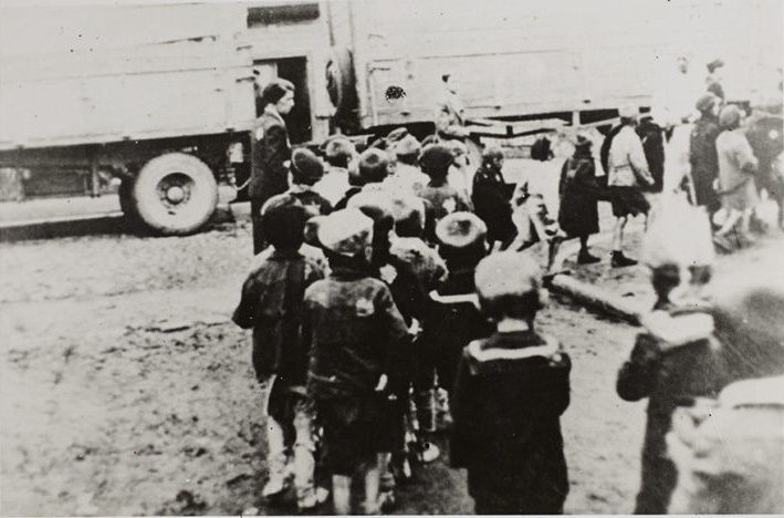 henryk ross deportation children 806x552 1