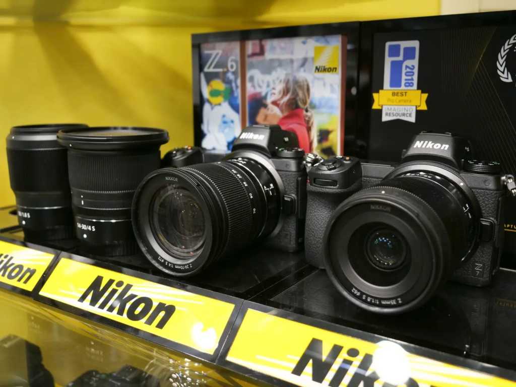 Nikon Z vitrin01