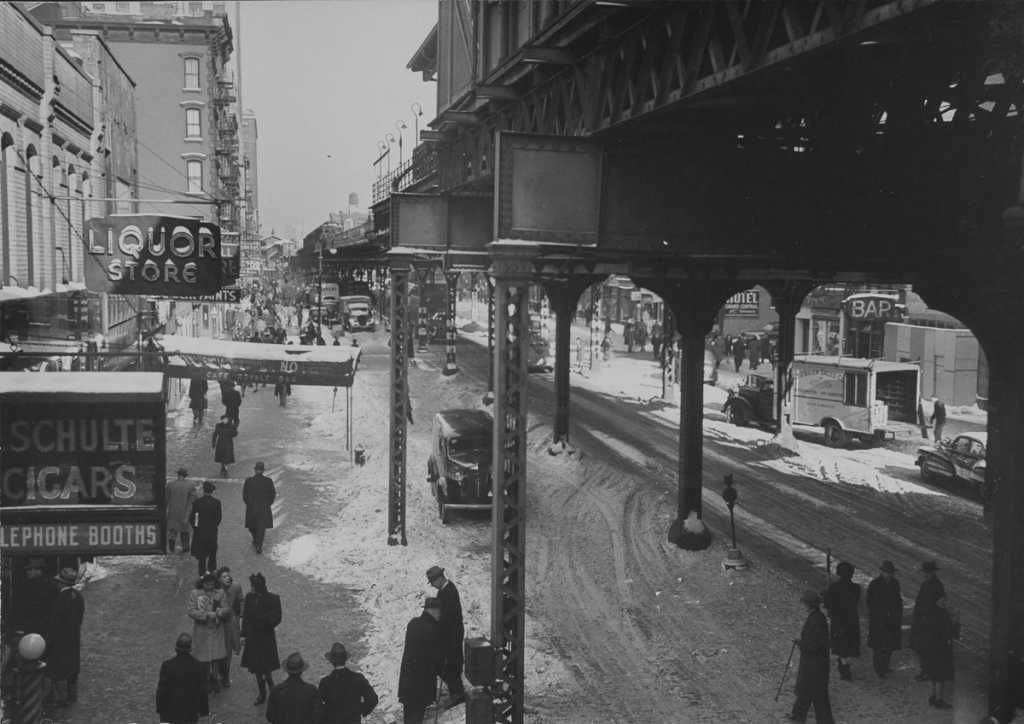 1945 3rd Avenue from 42nd Street El Station