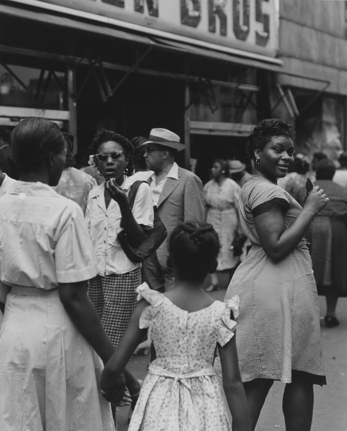Todd Webb: Savaş Sonrası New York 1946 4 1946 125th Street Harlem.