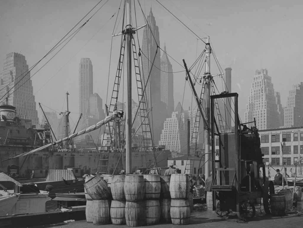 1946 Fulton Fish Market wharf