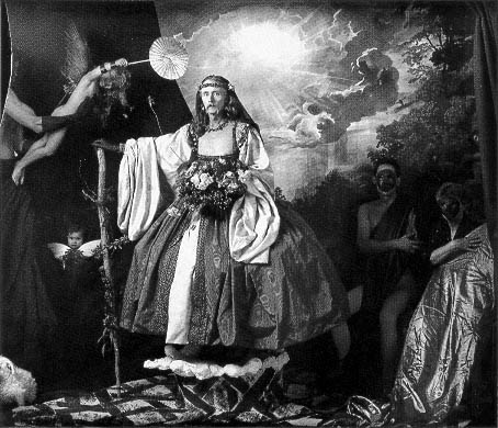 Joel Peter Witkin : Karanlığa Bakmak 19 Flora with Lover and Mother