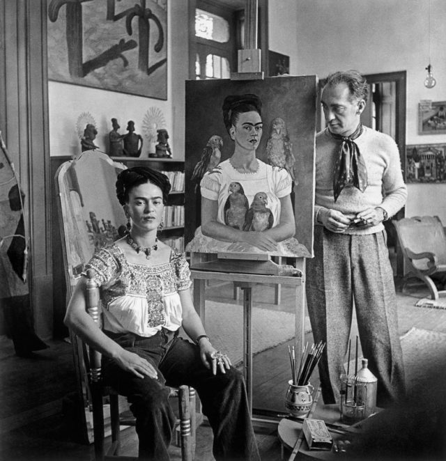 Frida Kahlo at home 18 640x662 1