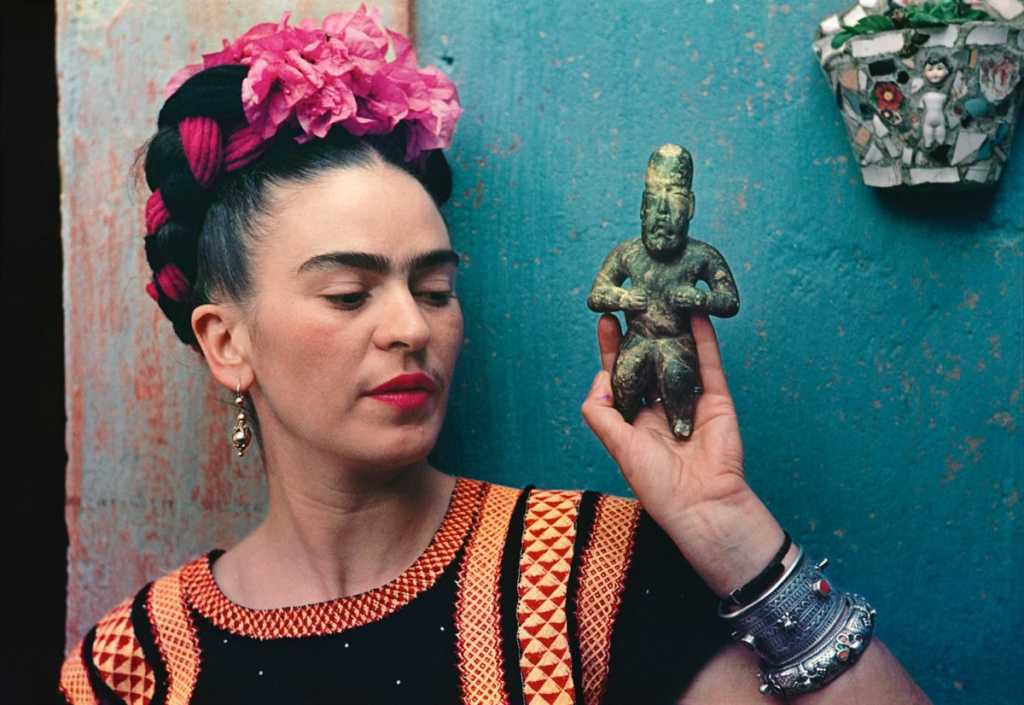 Frida Kahlo at home 20 1200x826 1