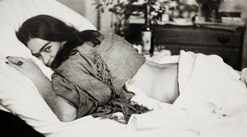 Frida Kahlo’nun Fotoğraf Albümü - Evde eşi Diego Rivera ile 1 Frida Kahlo at home header