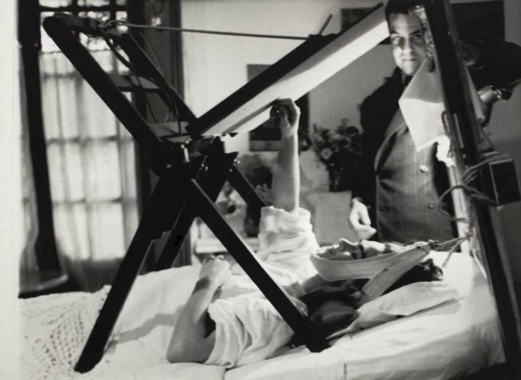 Frida Kahlo’nun Fotoğraf Albümü - Evde eşi Diego Rivera ile 2 Frida Kahlo’nun Fotoğraf Albümü