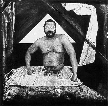 Joel Peter Witkin : Karanlığa Bakmak 14 Man without Legs