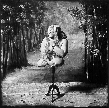 Joel Peter Witkin : Karanlığa Bakmak 15 Woman on a table