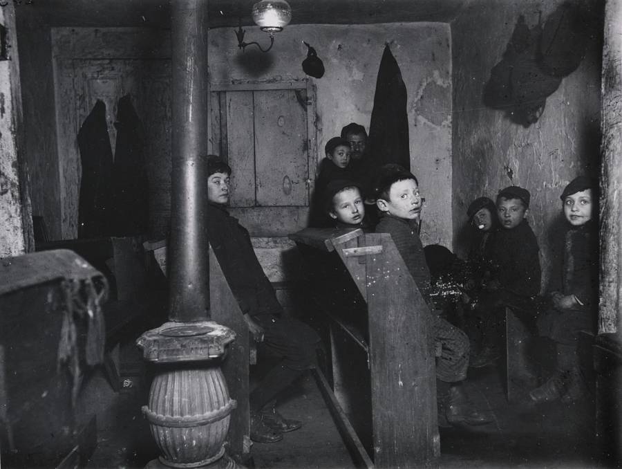 Jacob Riis : How the Other Half Lives 28 children in talmud school