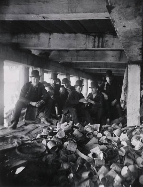 gang under pier