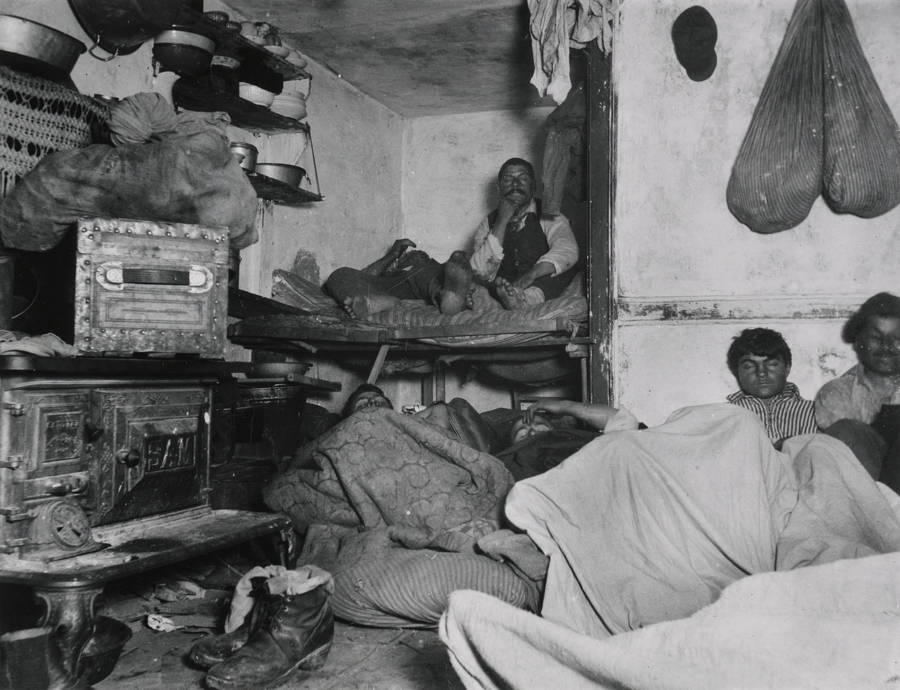 Jacob Riis : How the Other Half Lives 12 how the other half lives lodgers