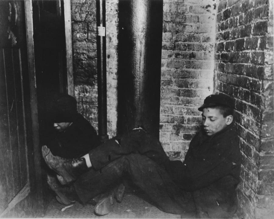 Jacob Riis : How the Other Half Lives 9 jacob riis photographs sleeping kids