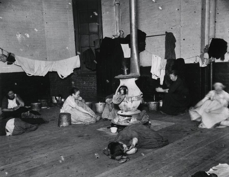 Jacob Riis : How the Other Half Lives 19 lodgers in police station