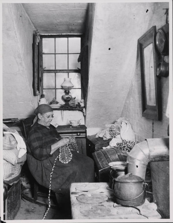 Jacob Riis : How the Other Half Lives 33 woman at work
