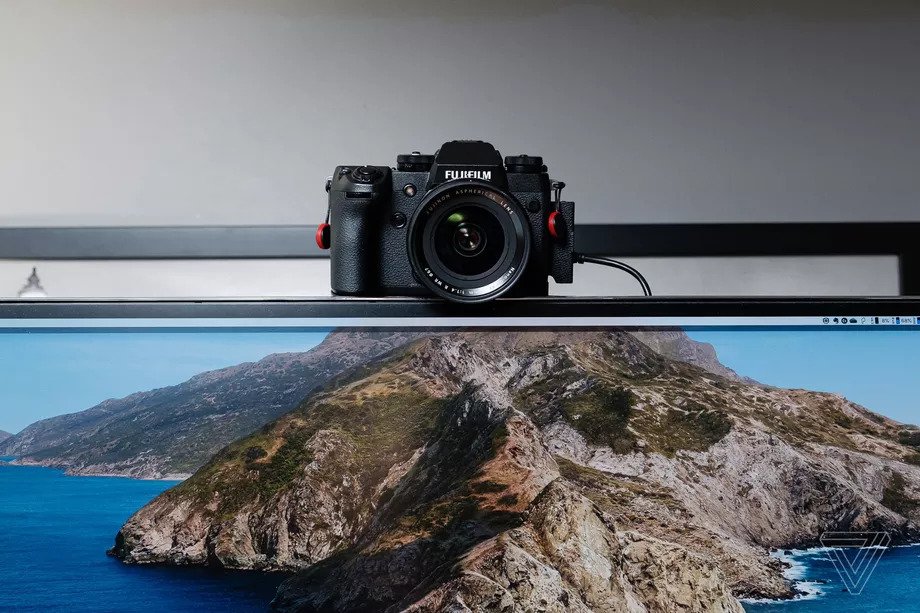 Fujifilm aynasız fotoğraf makineleri önemli bir desteğe kavuşuyor
