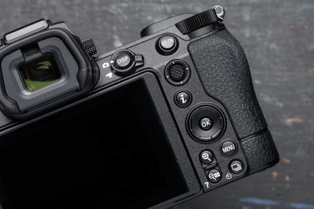 Nikon Z6 II vs Canon EOS R6