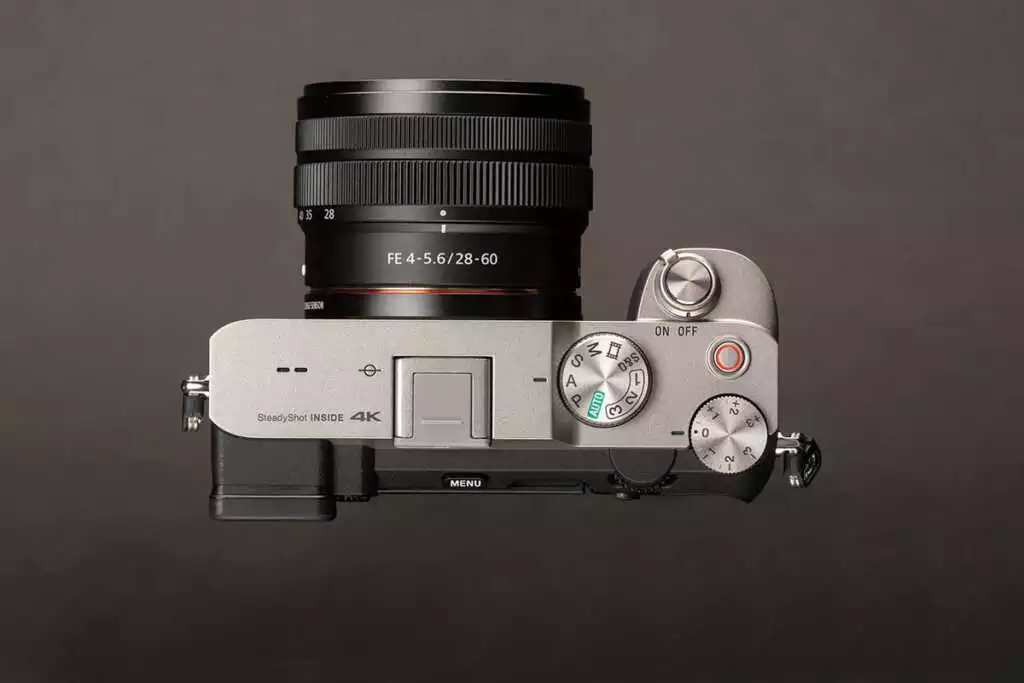 Sony a7C inceleme: Kompakt boyut, büyük sensör görüntü kalitesi 22 Sony A7c Top down