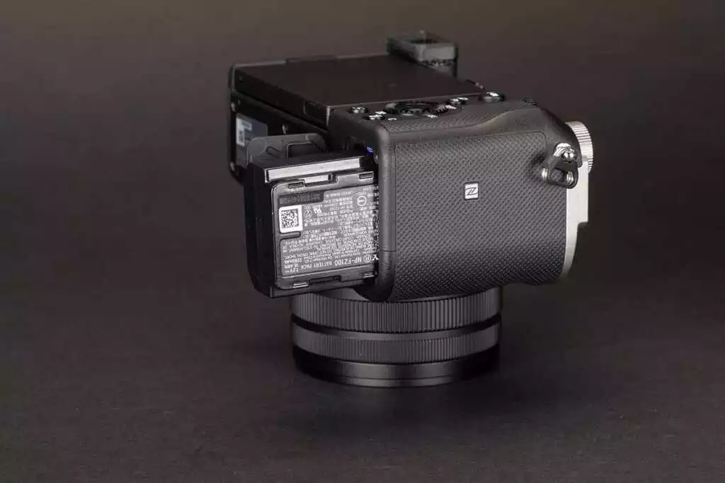 Sony a7C inceleme: Kompakt boyut, büyük sensör görüntü kalitesi 11 Sony a7C battery
