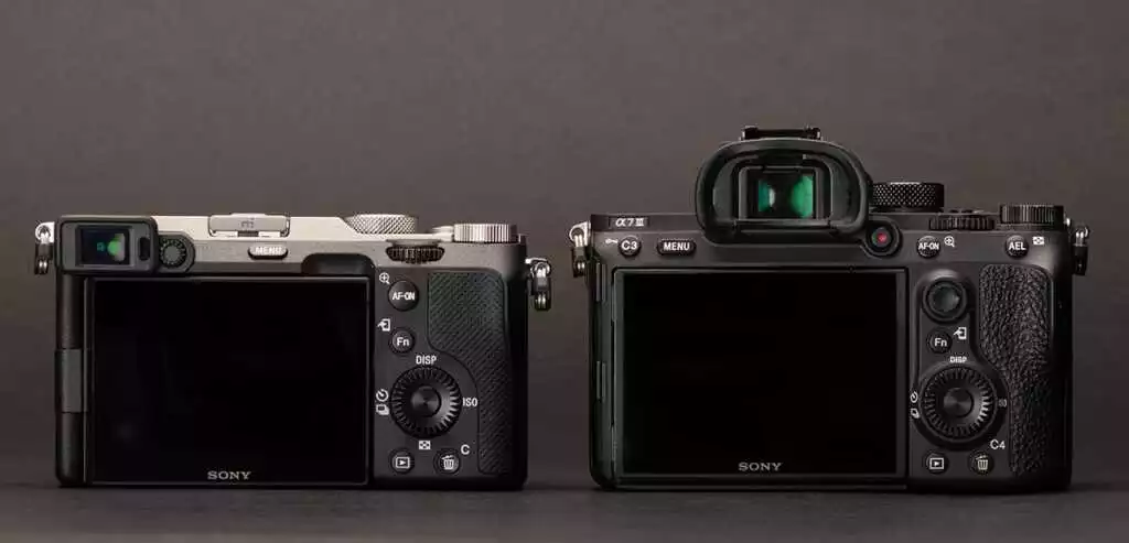 Sony a7C inceleme: Kompakt boyut, büyük sensör görüntü kalitesi 7 Sony a7C vs a7III rear