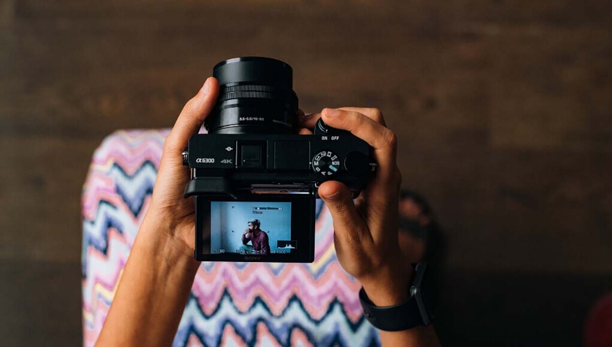 Aynasız Fotoğraf Makinesi Nedir? Nasıl Çalışır? 1 aynasiz fotograf makinesi nedir