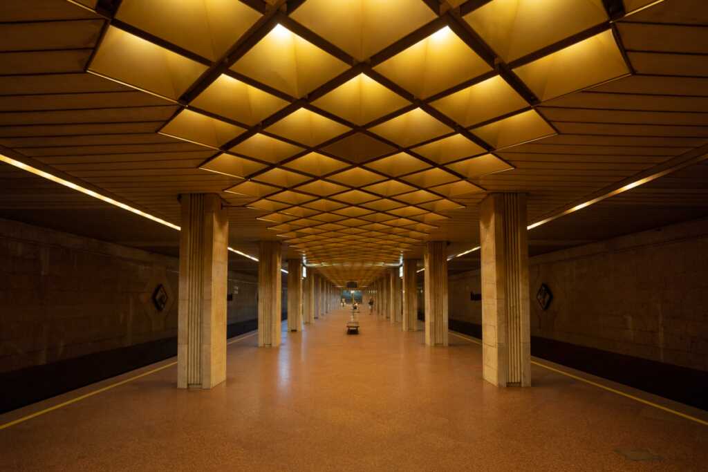 Christopher Herwig : Sovyet Metro İstasyonları 5 Kiev Vydubychi24 Edit 960x640@2x