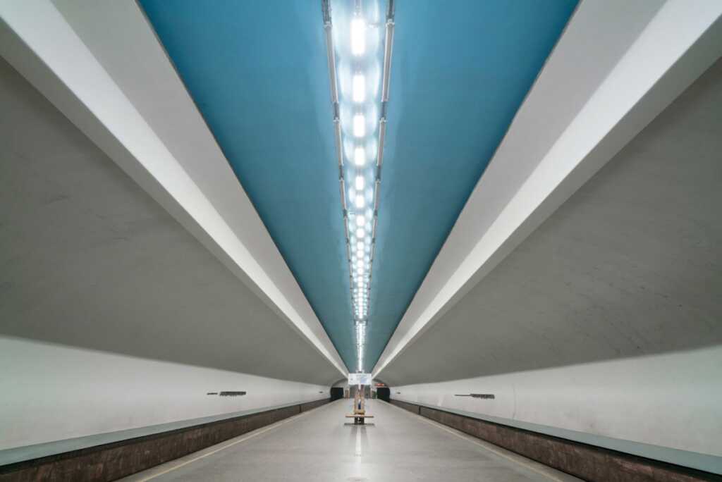 Christopher Herwig : Sovyet Metro İstasyonları 9 soviet metro stations christopher herwig photography book dezeen 1704 col 1
