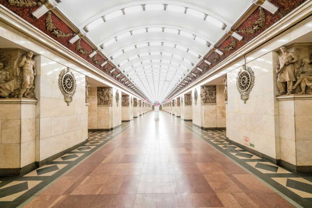 Christopher Herwig : Sovyet Metro İstasyonları 15 soviet metro stations christopher herwig photography book dezeen 1704 col 11