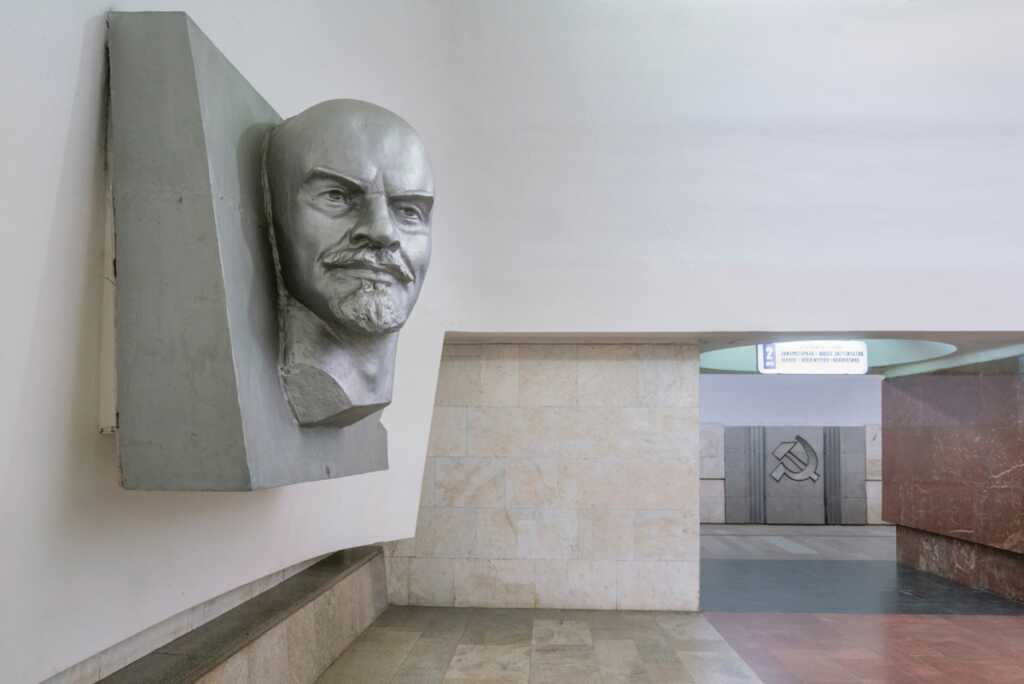 Christopher Herwig : Sovyet Metro İstasyonları 19 soviet metro stations christopher herwig photography book dezeen 1704 col 15
