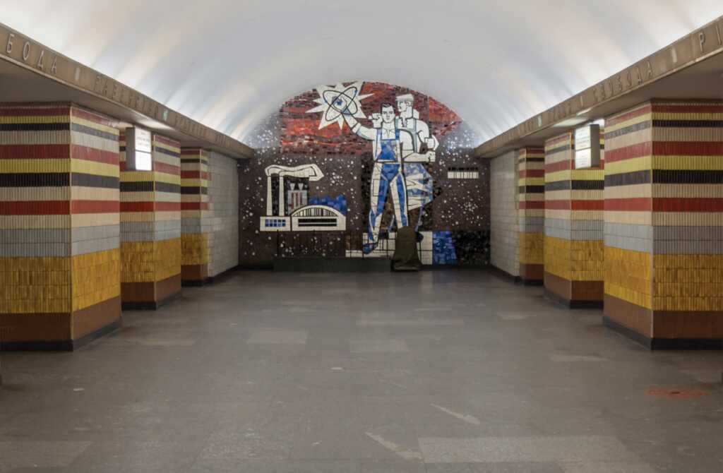 Christopher Herwig : Sovyet Metro İstasyonları 21 soviet metro stations christopher herwig photography book dezeen 1704 col 18