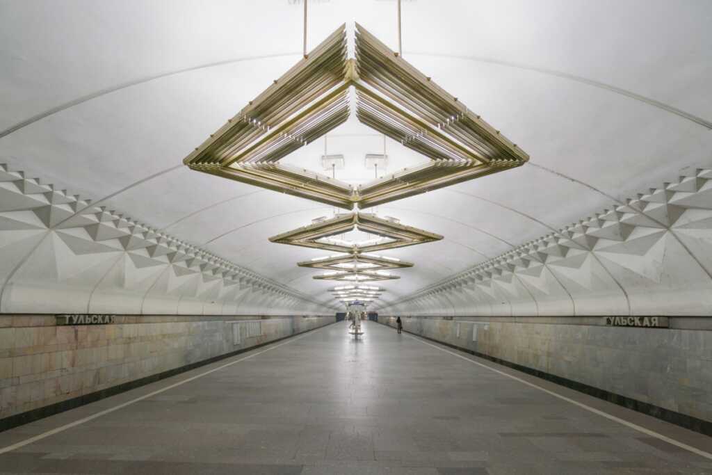 Christopher Herwig : Sovyet Metro İstasyonları 23 soviet metro stations christopher herwig photography book dezeen 1704 col 20