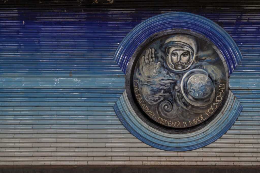 Christopher Herwig : Sovyet Metro İstasyonları 13 soviet metro stations christopher herwig photography book dezeen 1704 col 7