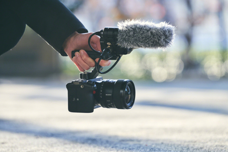 Sony FX3 Özellikleri ve Fiyatı 5 FX3 ILME FX3 XLR Handle externalMic R Large 800x534 1