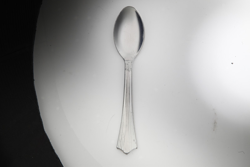 Fotoğrafçı Parlak Ürünler İçin Yansımayı Engelleyen Kutu İcat Etti 12 11.before spoon 800x534 1