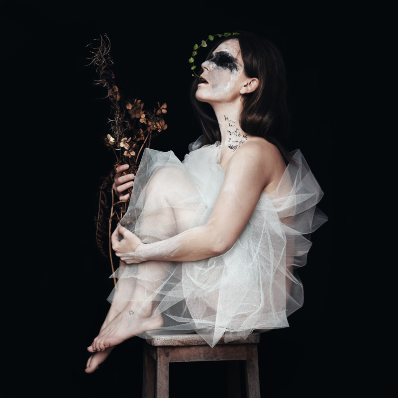 Veronika Lavey'in Kavramsal Fotoğrafçılığı 3 I am life 800x800 1